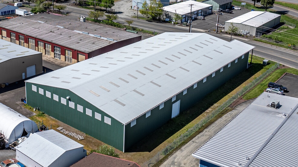 Three Building Industrial Campus portfolio of 3 properties for sale on LoopNet.com - Building Photo - Image 3 of 19