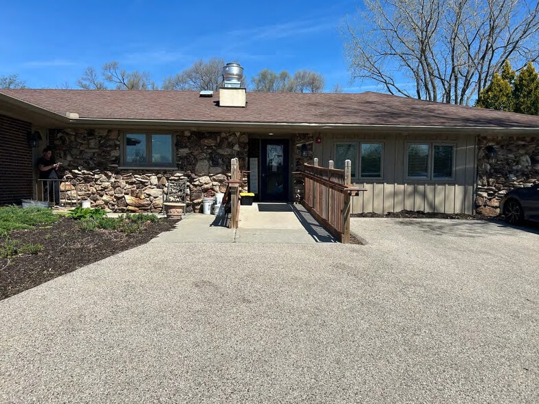 5430 Hillside Rd, Crystal Lake, IL for sale - Building Photo - Image 2 of 3