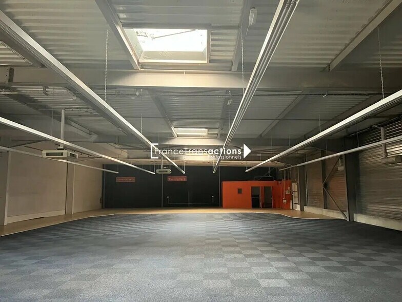 Retail in Montauban for lease - Interior Photo - Image 3 of 6