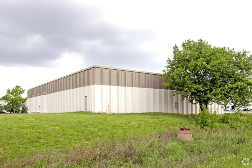 13750 Rider Trail N, Earth City, MO for sale - Building Photo - Image 2 of 3