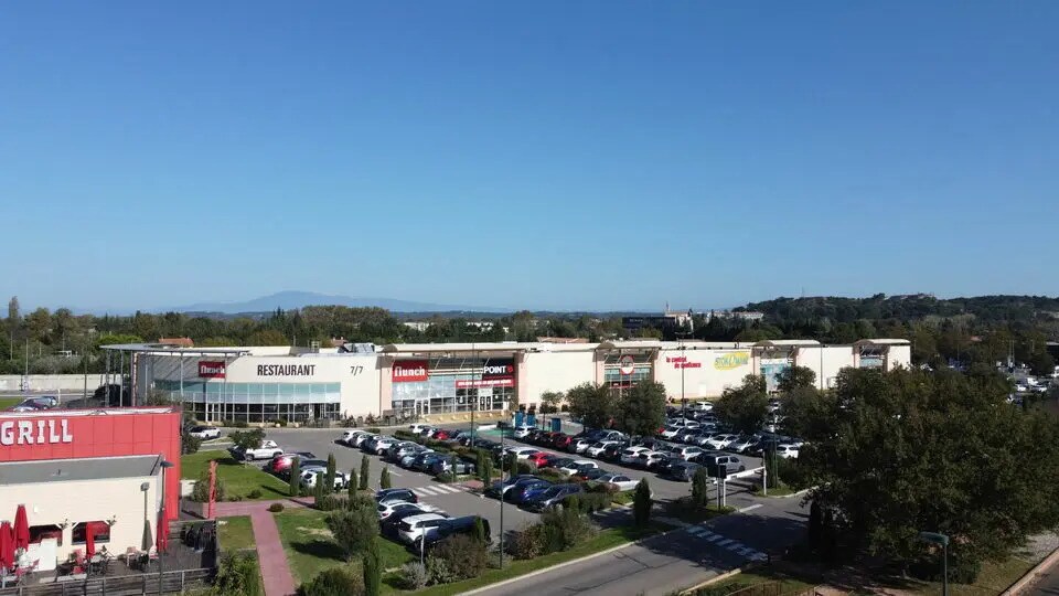 Retail in Avignon for lease - Building Photo - Image 1 of 12