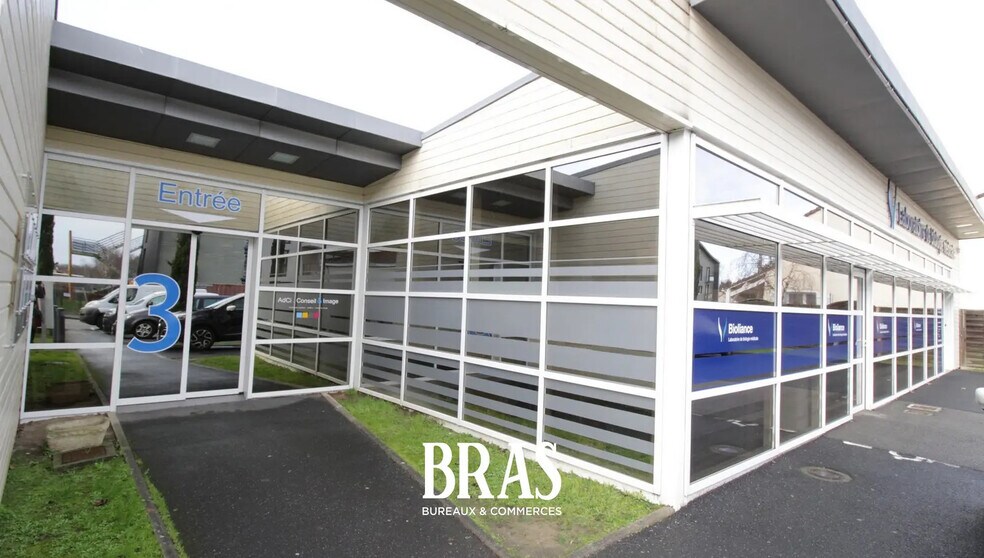 Flex in Les Sorinières for lease - Building Photo - Image 1 of 4