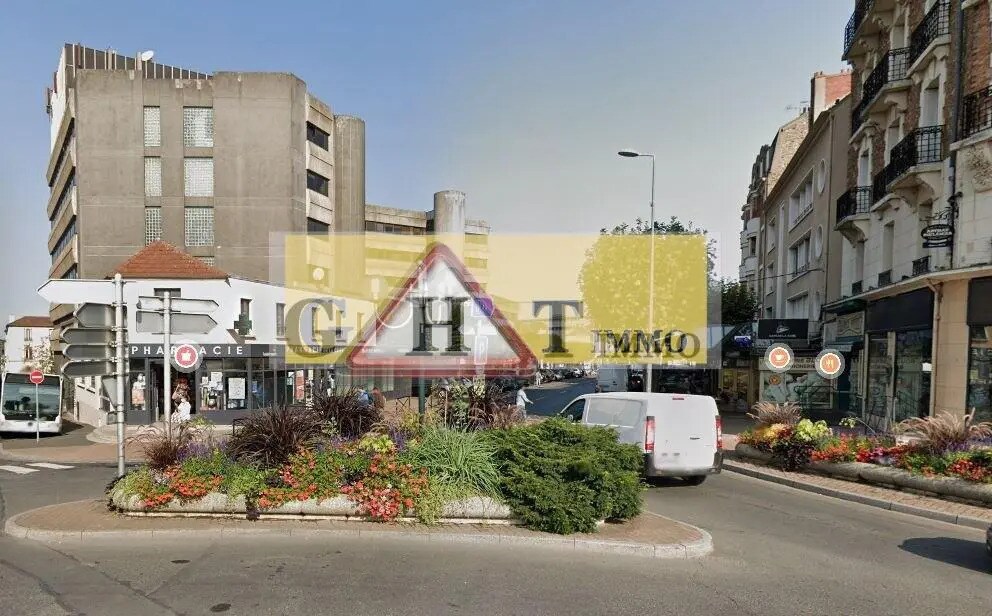 Industrial in Dammarie-les-Lys for sale Building Photo- Image 1 of 2