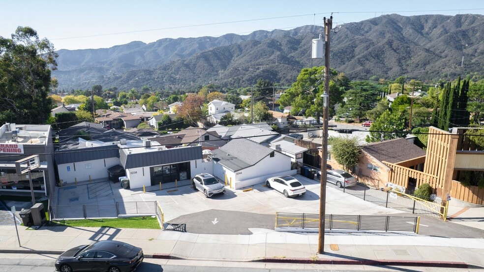 3238 Foothill Blvd, Glendale, CA for sale - Building Photo - Image 2 of 33