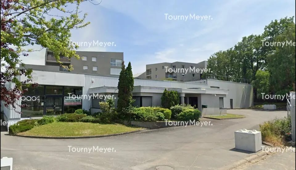 Location Local d'activités 850 m² - Photo 1