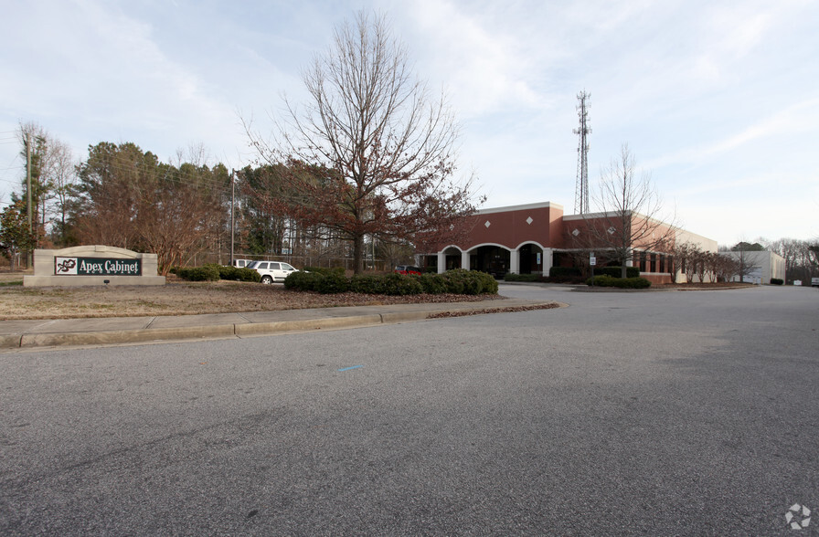 1051-1055 Schieffelin Rd, Apex, NC for sale - Building Photo - Image 3 of 7