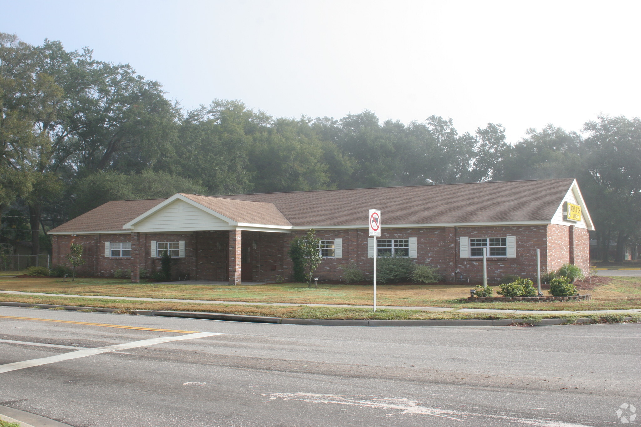 911 Bryan Rd, Brandon, FL for lease Primary Photo- Image 1 of 49