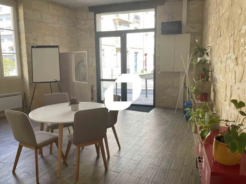 Office in Bordeaux for lease - Interior Photo - Image 3 of 5