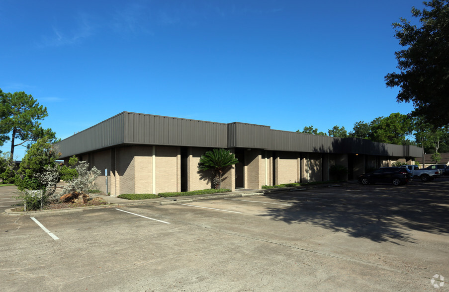 2116 Thompson Rd, Richmond, TX for lease - Primary Photo - Image 1 of 5