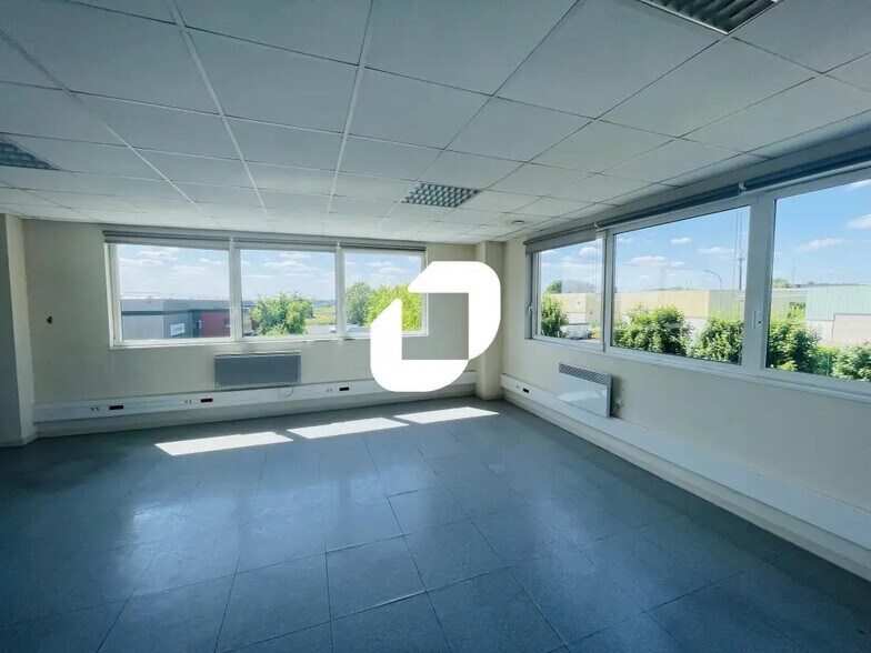 Office in Meaux for lease - Interior Photo - Image 3 of 10