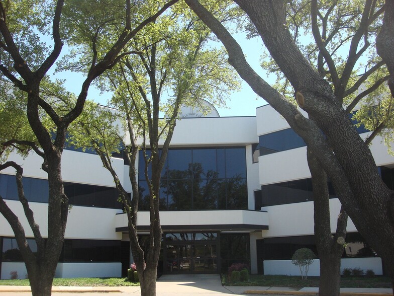 800 W Arbrook Blvd, Arlington, TX for lease - Building Photo - Image 3 of 8