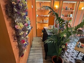 Retail in Barcelona, Barcelona for lease Interior Photo- Image 2 of 6