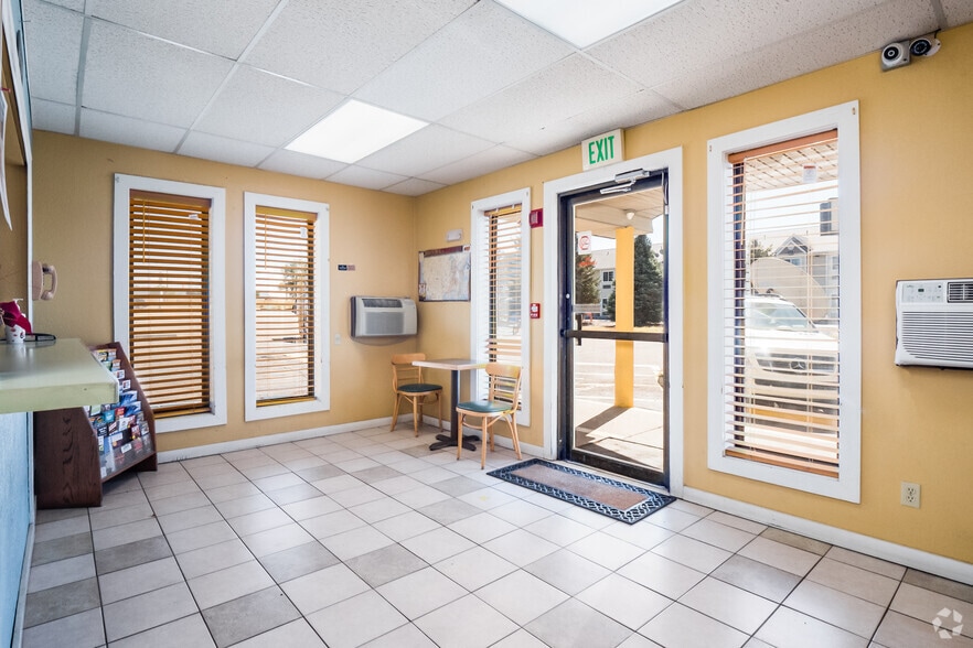 1610 Cedar St, Raton, NM for sale - Interior Photo - Image 3 of 36