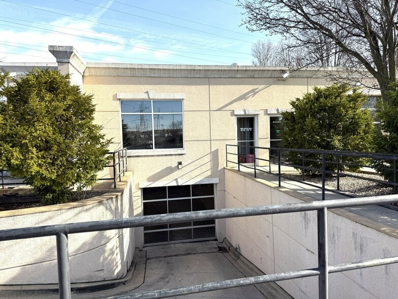 1215 N Rand Rd, Des Plaines, IL for sale - Building Photo - Image 2 of 9