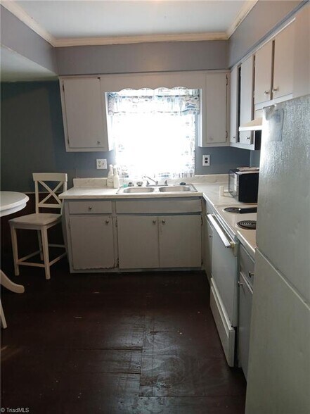 511 Cameron St, Burlington, NC for sale - Building Photo - Image 2 of 3