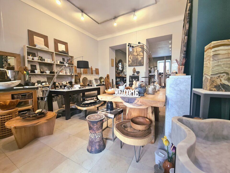Retail in Nice for lease Interior Photo- Image 1 of 4