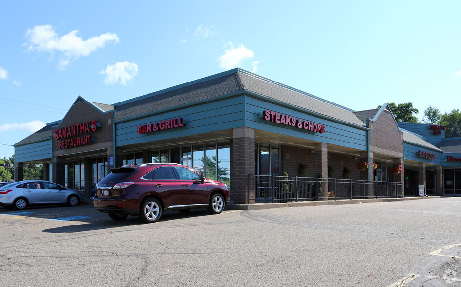 6300-6326 Market Ave N, Canton, OH for lease - Primary Photo - Image 1 of 3