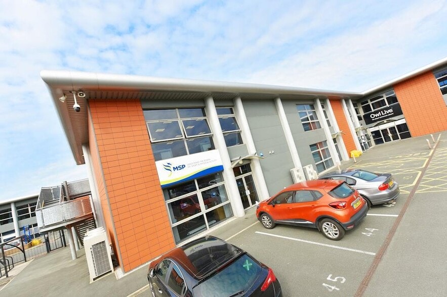 Skyhawk Av, Liverpool for lease - Building Photo - Image 3 of 34