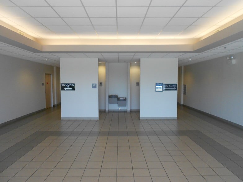 1651 Rock Prairie Rd, College Station, TX for lease - Interior Photo - Image 2 of 13