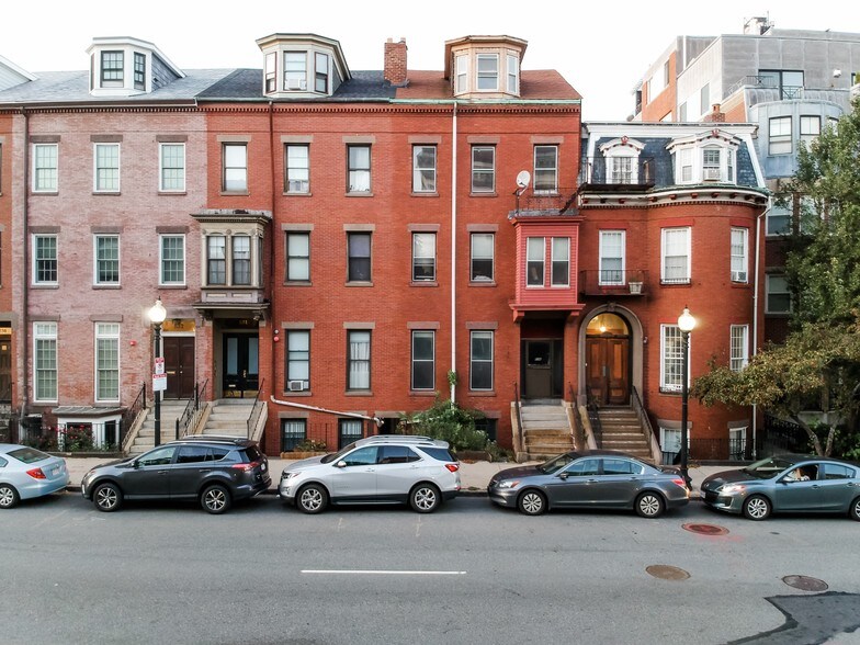 536 E Broadway, South Boston, MA for sale - Primary Photo - Image 1 of 1