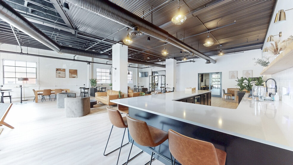 2111 Center St, Cleveland, OH for lease - Building Photo - Image 3 of 48