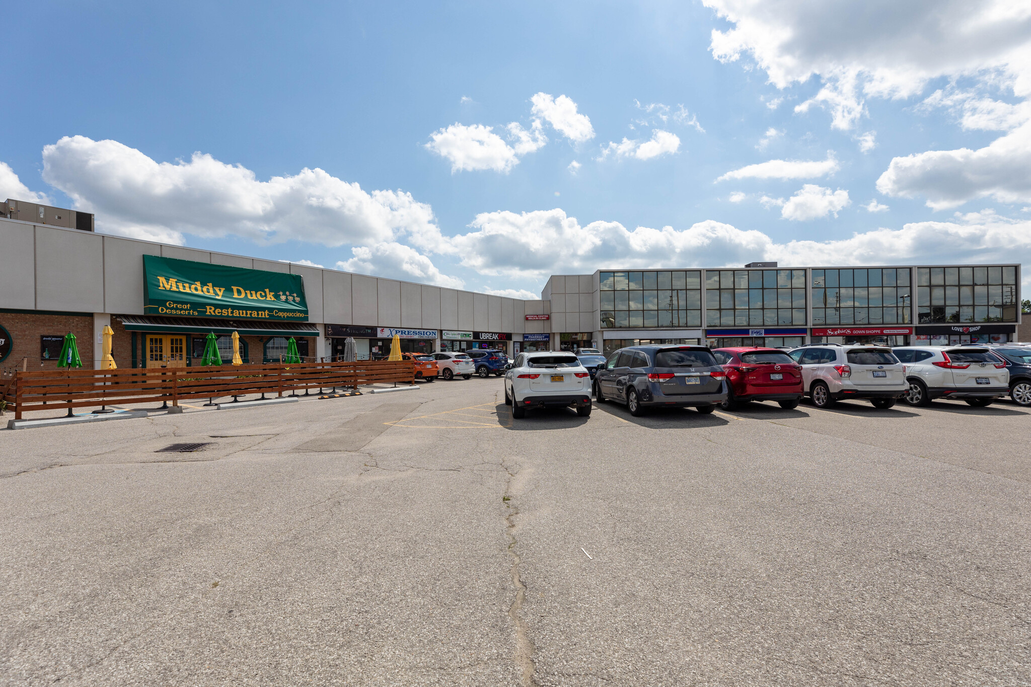 2200 Dundas St E, Mississauga, ON for sale Primary Photo- Image 1 of 1