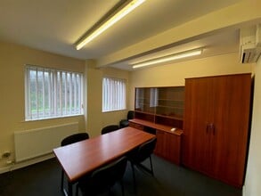 Hull Rd, Hull for lease Interior Photo- Image 1 of 4