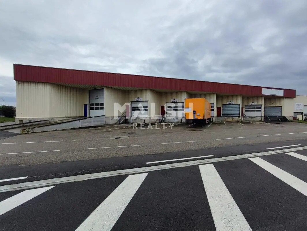 Office in Corbas for lease Building Photo- Image 1 of 13