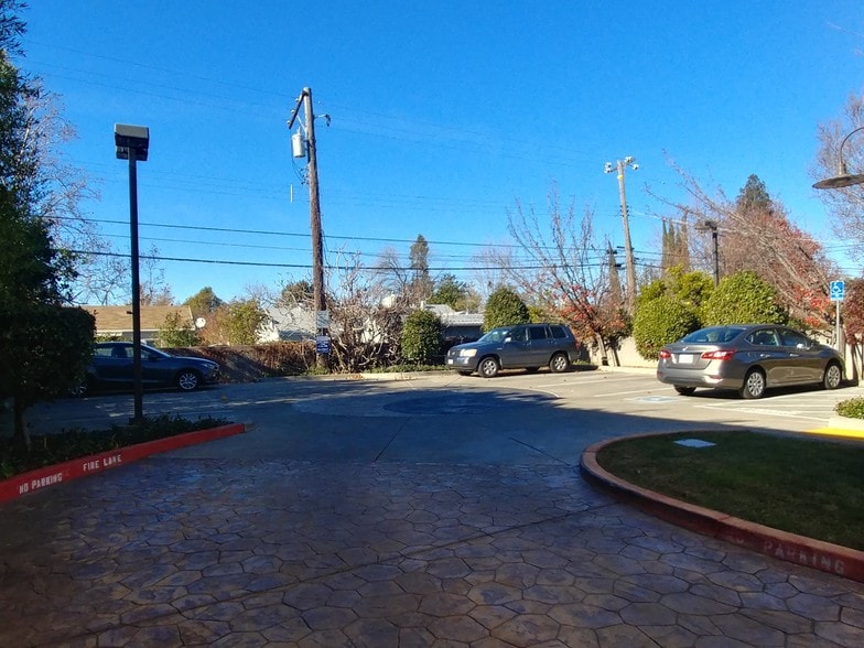 5676 Elvas Ave, Sacramento, CA for lease - Building Photo - Image 3 of 10