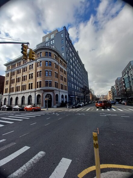 84 Broadway, Brooklyn, NY for lease - Building Photo - Image 1 of 24