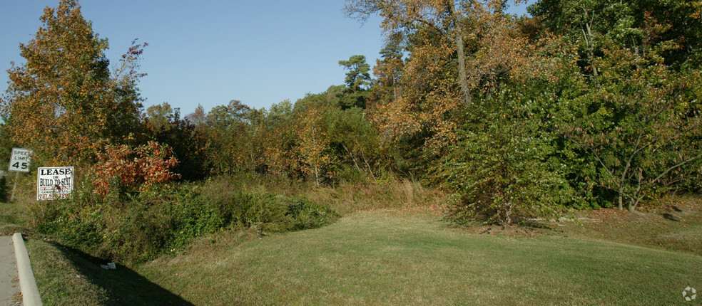 1920 George Washington Mem Hwy, Yorktown, VA for sale - Building Photo - Image 2 of 3