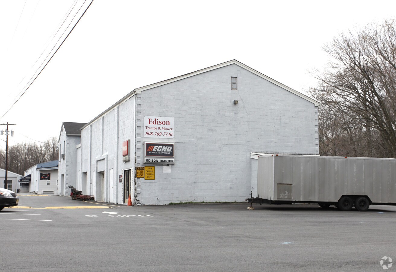 216 Tingley Ln, Edison, NJ 08820