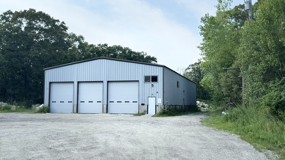 1710 Eagleville Rd, Tiverton, RI for sale - Building Photo - Image 1 of 1