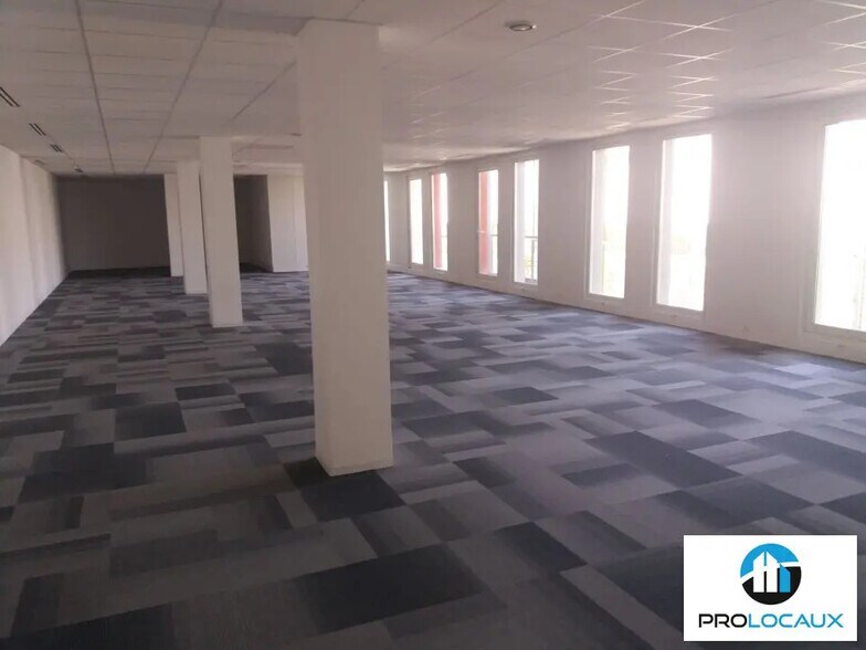 Office in Grenoble for lease - Building Photo - Image 3 of 13
