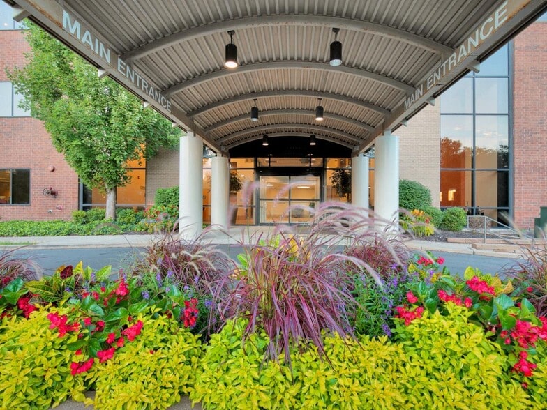 555 N New Ballas Rd, Creve Coeur, MO for lease - Building Photo - Image 3 of 4