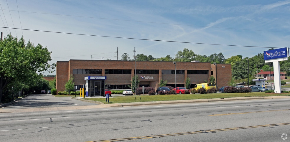 7227 Parklane Rd, Columbia, SC for lease - Primary Photo - Image 3 of 4