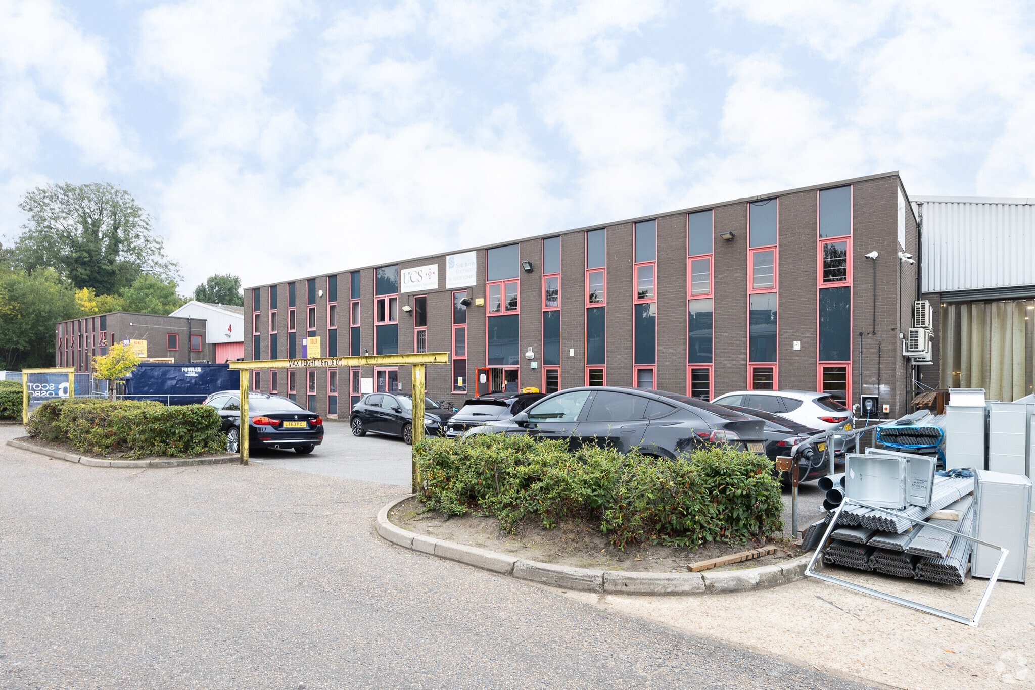 Downmill Rd, Bracknell for lease Primary Photo- Image 1 of 3
