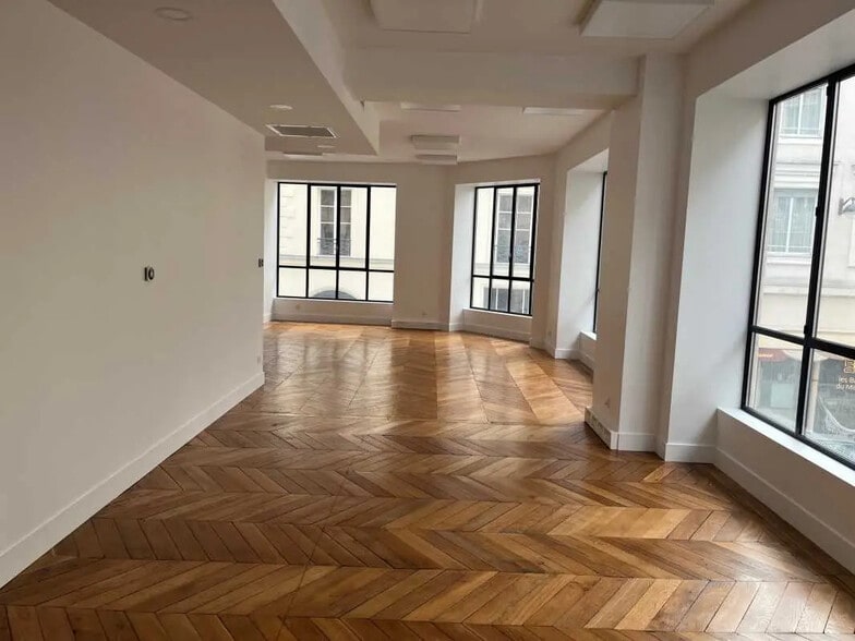 Office in Paris for lease - Interior Photo - Image 2 of 11