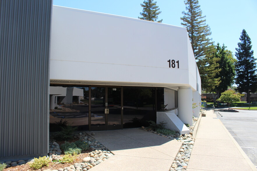 105 Lake Forest Way, Folsom, CA for lease - Building Photo - Image 3 of 9