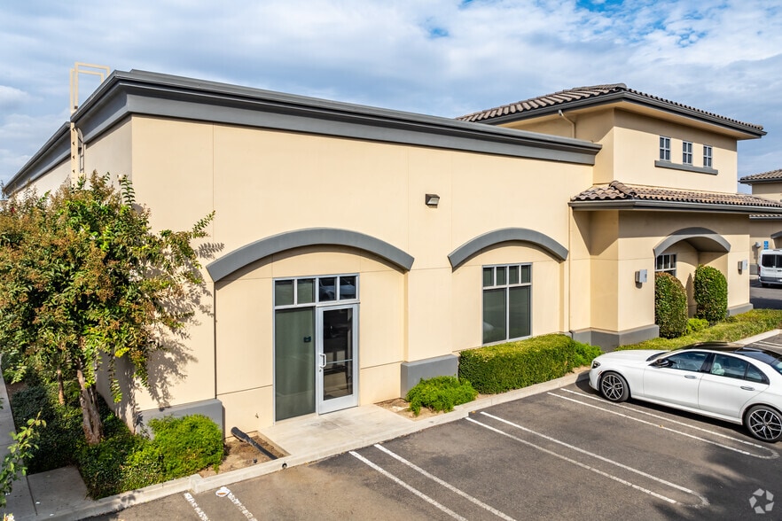 556 Lyell Dr, Modesto, CA for lease - Building Photo - Image 3 of 5