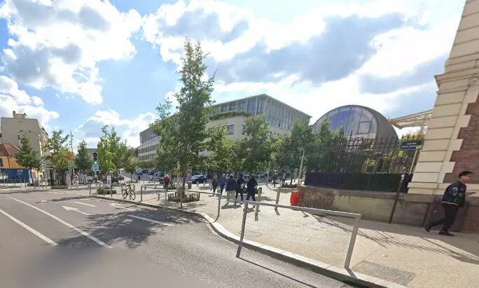 Retail in Versailles for lease - Building Photo - Image 3 of 3