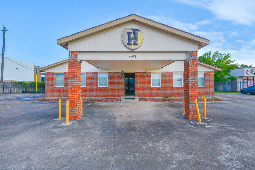 9608 Spencer Hwy, La Porte, TX for sale - Building Photo - Image 1 of 1