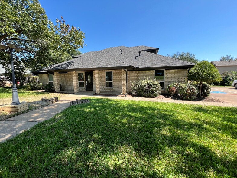 2312 School Ln, Bedford, TX for lease - Building Photo - Image 1 of 9