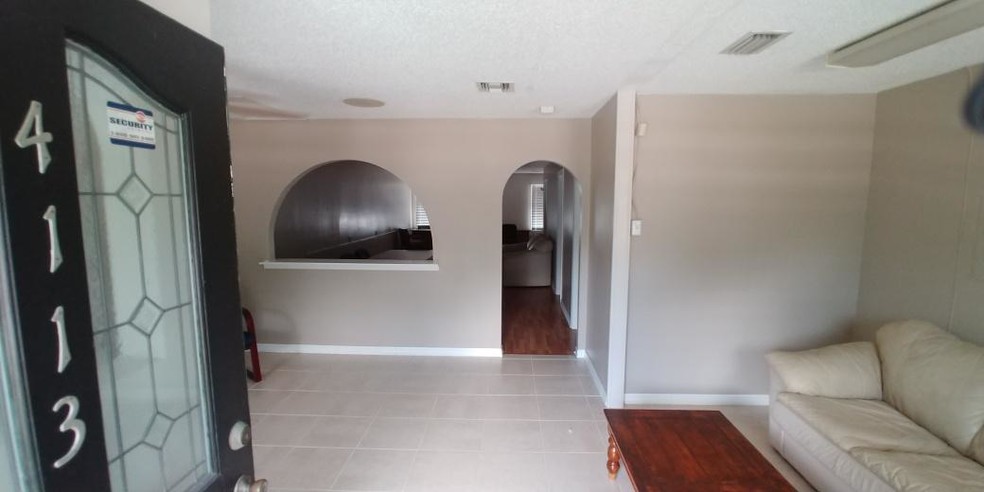 4113 Neptune Rd, Saint Cloud, FL for lease - Interior Photo - Image 2 of 20