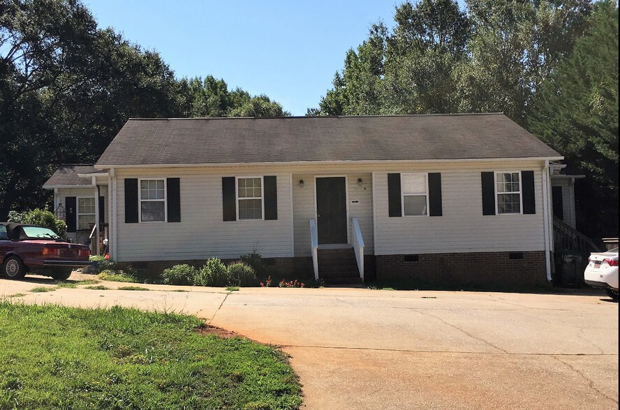 518 Fairview Rd, Taylors, SC 29687