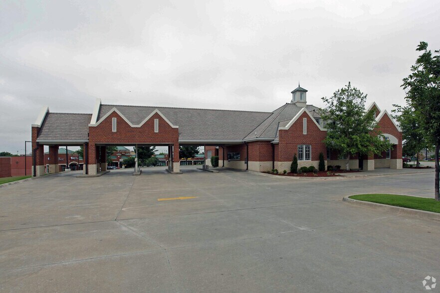 2101 S I 35 Service Rd, Moore, OK 73160