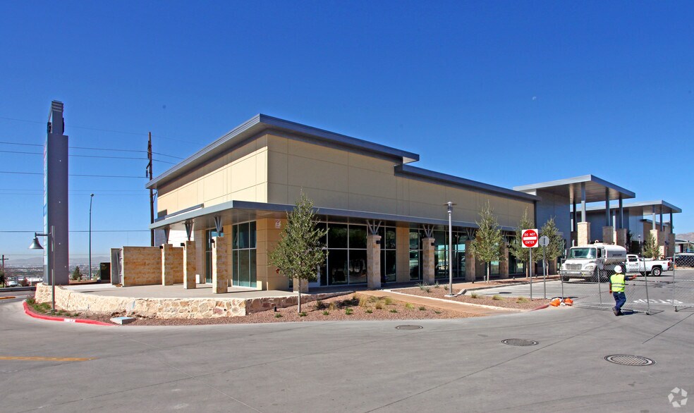 8889 Gateway Blvd W, El Paso, TX for sale - Primary Photo - Image 1 of 1