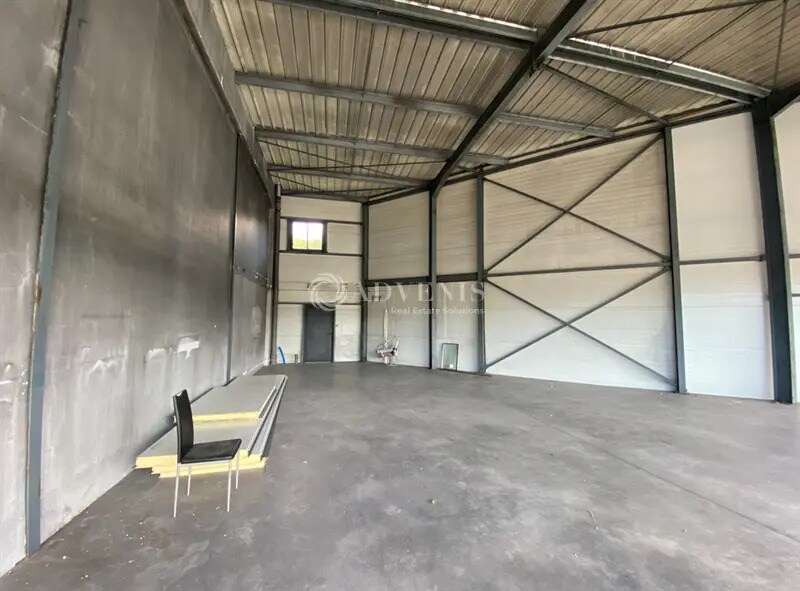 Retail in Toussieu for lease Interior Photo- Image 1 of 5