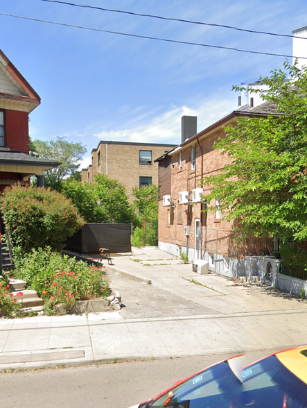 1398 Dundas St W, Toronto, ON for sale - Primary Photo - Image 1 of 1