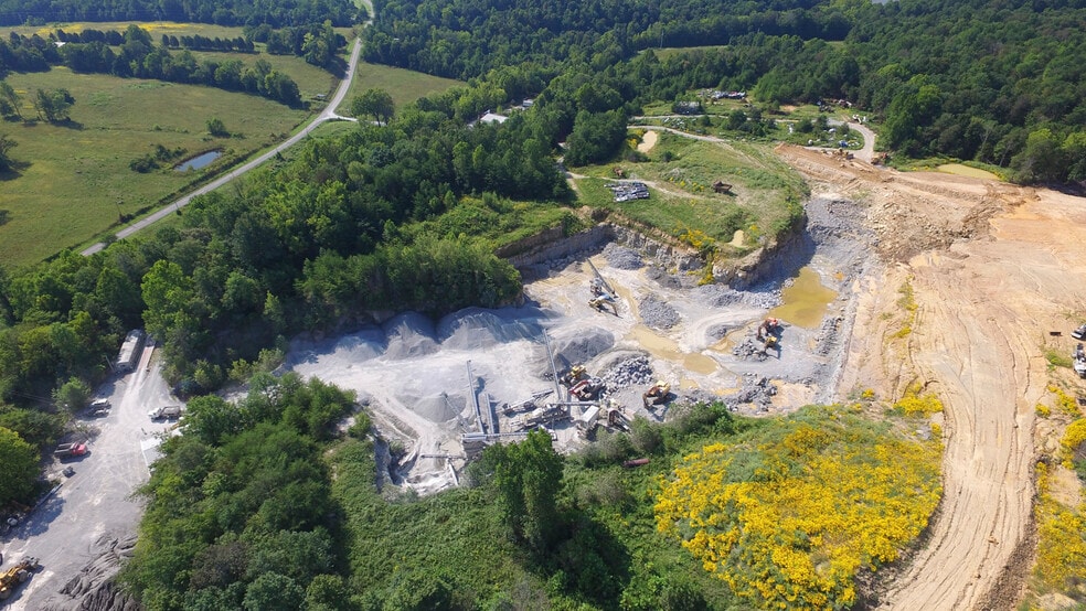 1831 Falls Of Rough Rd, Caneyville, KY 42721